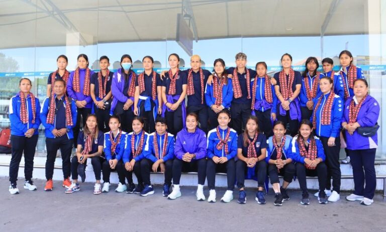 स्वदेश फर्कियो नेपाली महिला टोली