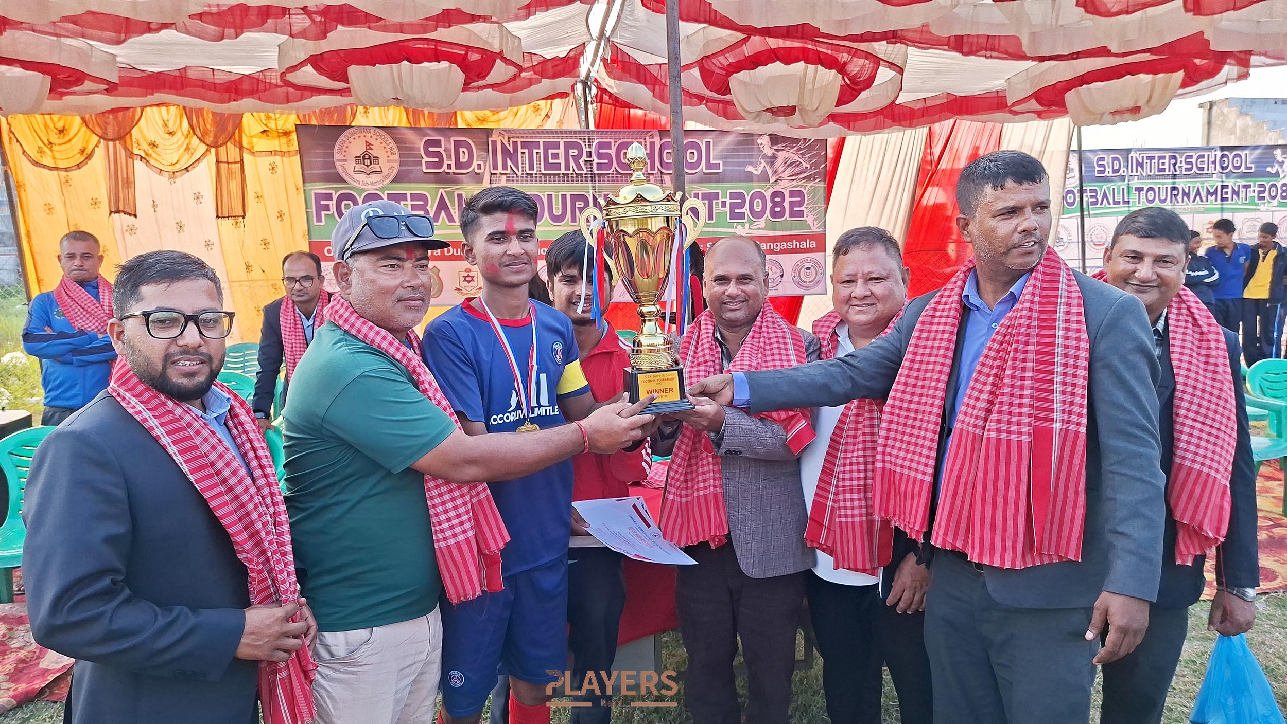 सिमरा पब्लिक र मिसन एकेडेमीले उचाल्यो सिमरा–डुमरवाना अन्तरविद्यालय फुटबलको उपाधि